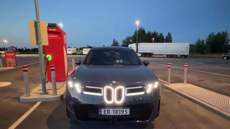 15 분 충전으로 고속도로 148 마일 달린 BMW iX3, 전기차 장거리 여행의 새로운 기준이 되나