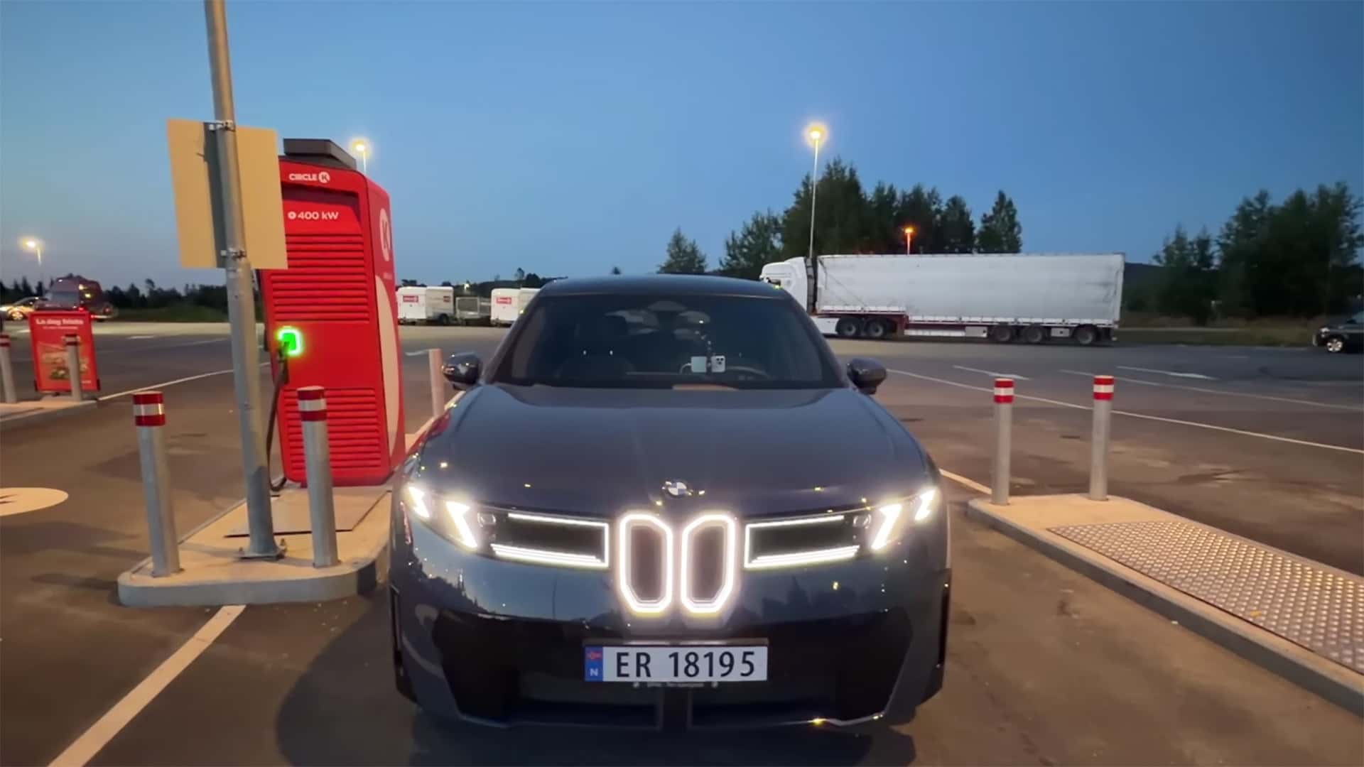 15 분 충전으로 고속도로 148 마일 달린 BMW iX3, 전기차 장거리 여행의 새로운 기준이 되나