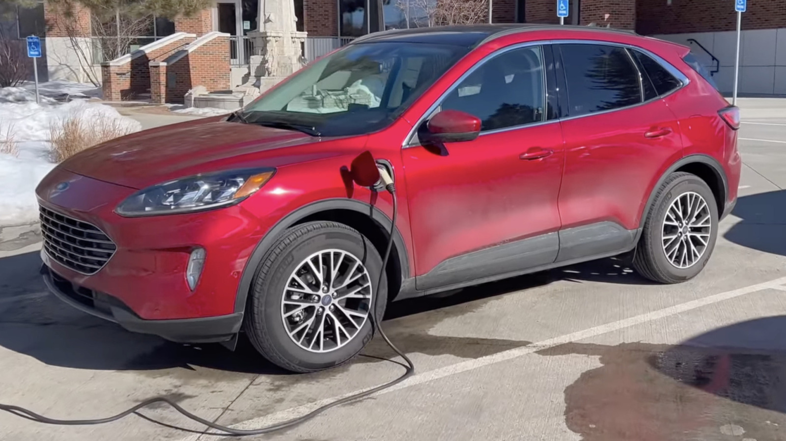 5 년 만에 60% 가치 하락한 2021 포드 이스케이프 PHEV, 중고시장의 냉정한 진실