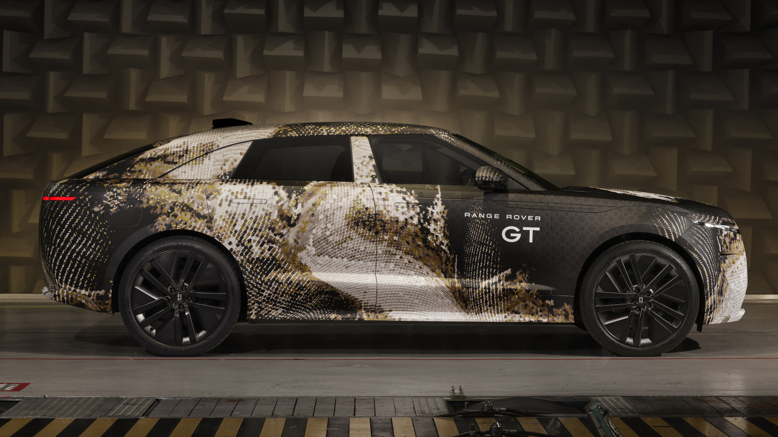 랜드로버가 만든 '로드 로버'의 실체, 이제 Range Rover GT로 공개된다