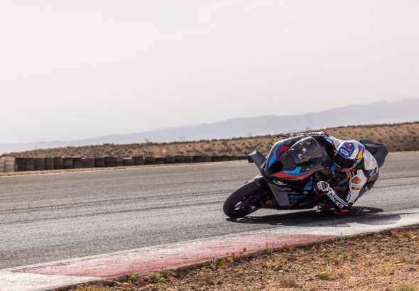 14,000rpm 회전하는 엔진 내부의 초고속 춤, BMW S1000RR이 보여준 기계적 정밀도의 극치