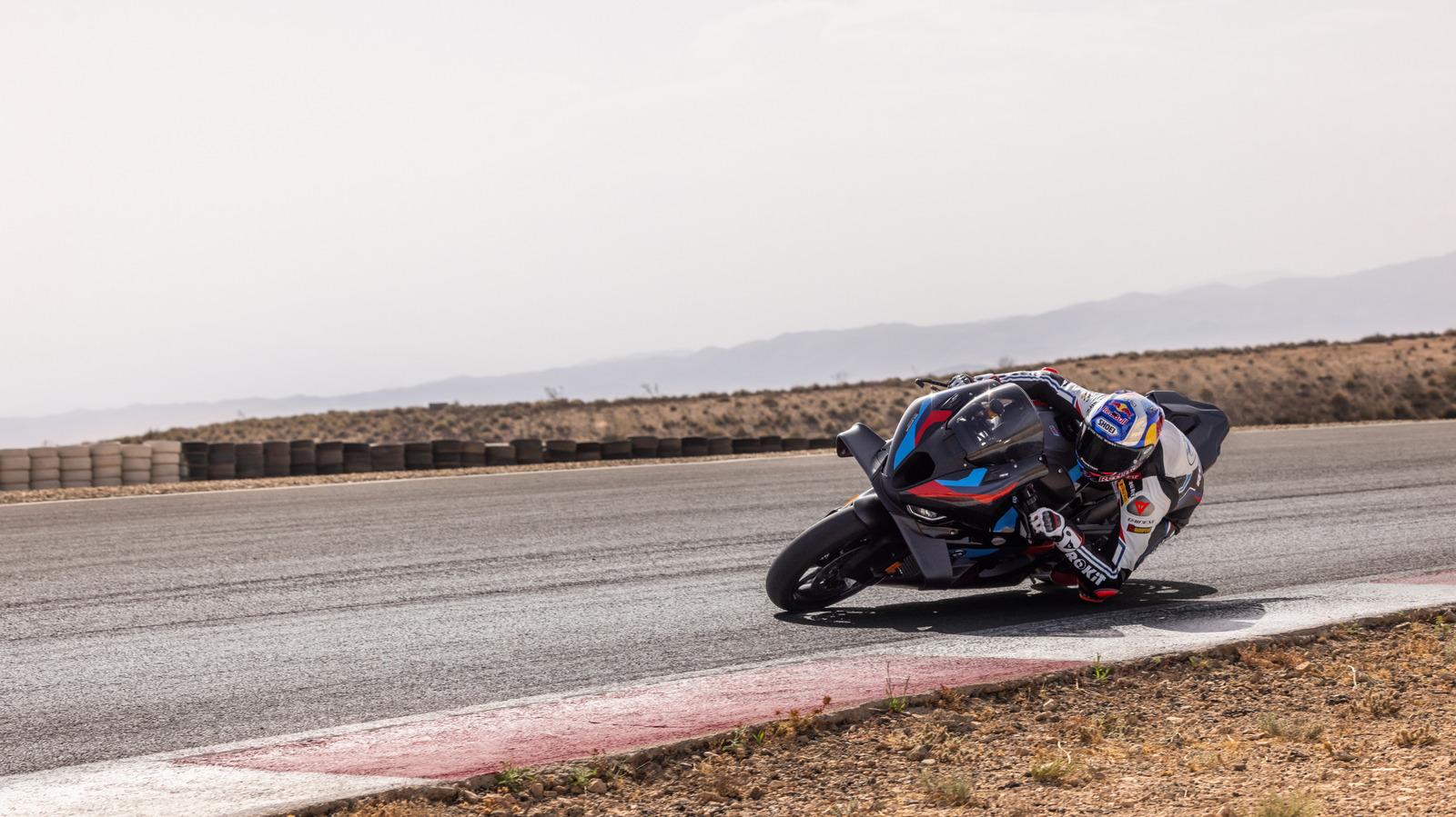 14,000rpm 회전하는 엔진 내부의 초고속 춤, BMW S1000RR이 보여준 기계적 정밀도의 극치