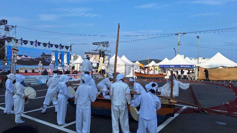 2026 사천시 삼천포항 자연산 전어축제, 여름 끝자락의 미식 향연과 새로운 변화