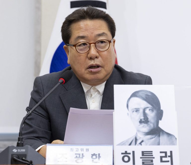 국민의힘 최고위원회의에 걸린 히틀러 사진, 자아비판의 상징인가 정치적 메시지인가