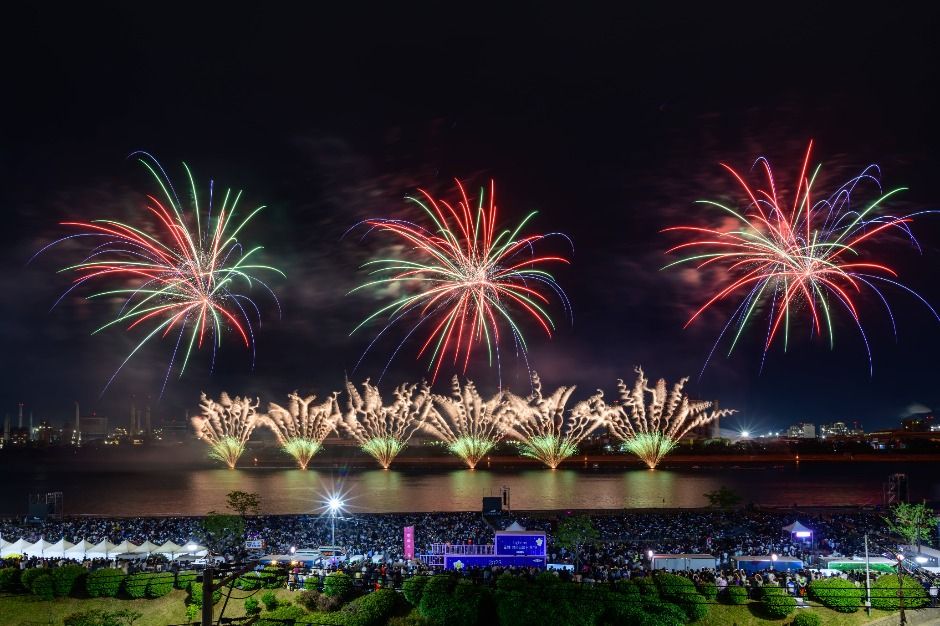 포항국제불빛축제 11월 19일부터 21일까지 영일대해수욕장 일대에서 개최