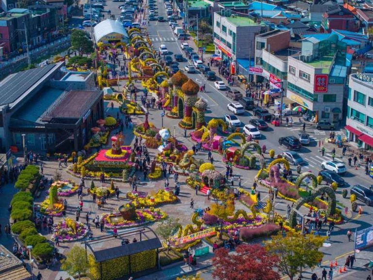 예산장터 삼국축제, 2026년 10월 예산시장에서 10주년과 시장 100년을 기념하며 진품 축제로 개최