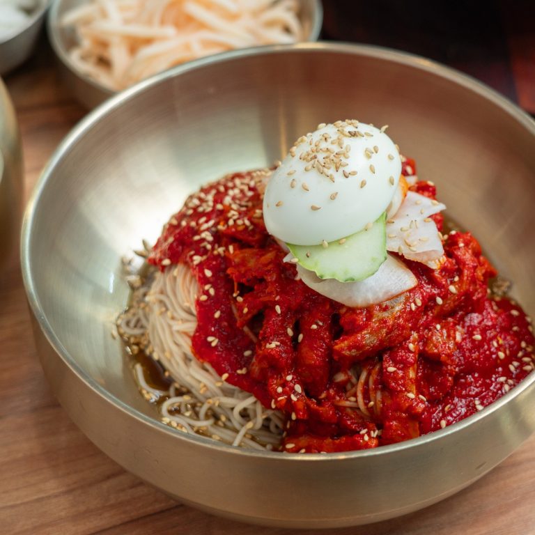 수원 영통 사계면반, 자가제면 평양냉면과 직접 빚은 만두로 한식 선택지 넓혀