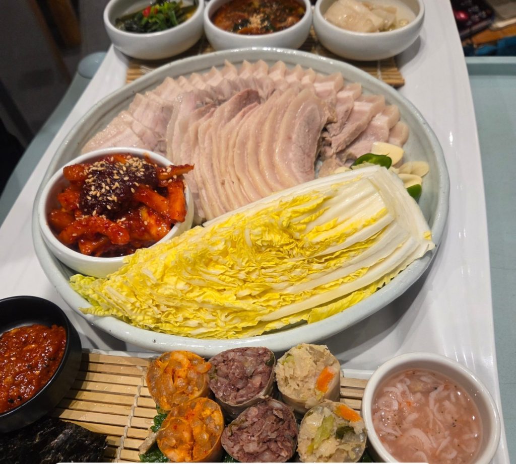성남 중원구 주백순대국보쌈, 낮엔 순댓국 밤엔 수육으로 시간대별 메뉴 구분