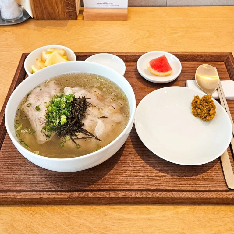 성수동 돼지공탕하우, 문경 약돌돼지 곰탕과 평양냉면으로 자리 잡은 국밥집