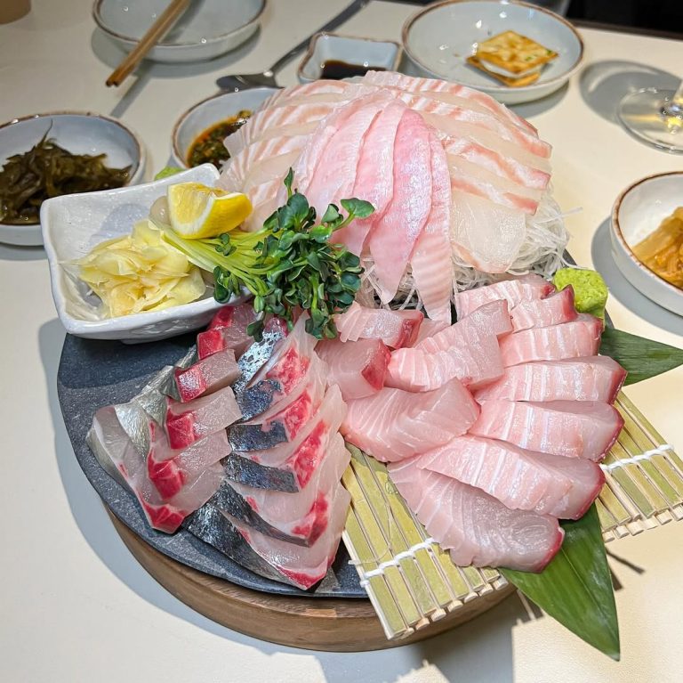 용산구 대물섬, 3kg 이상 숙성 광어회와 소금김밥 조합