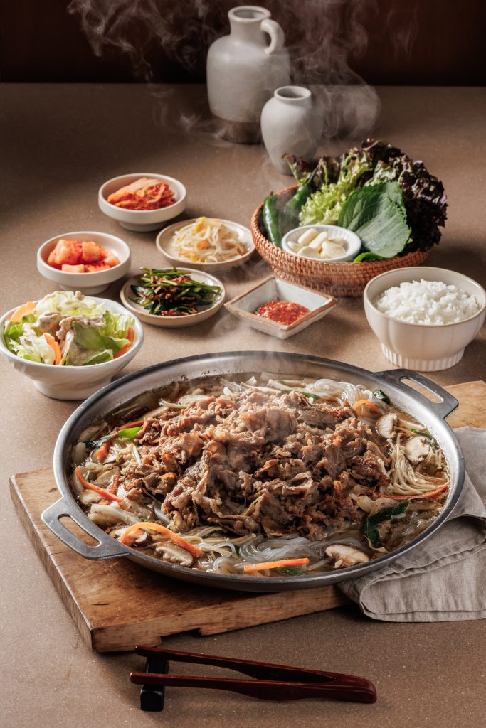 경주 첨성로 백년손님, 숯불 향 입힌 석쇠백반정식과 된장찌개 구성