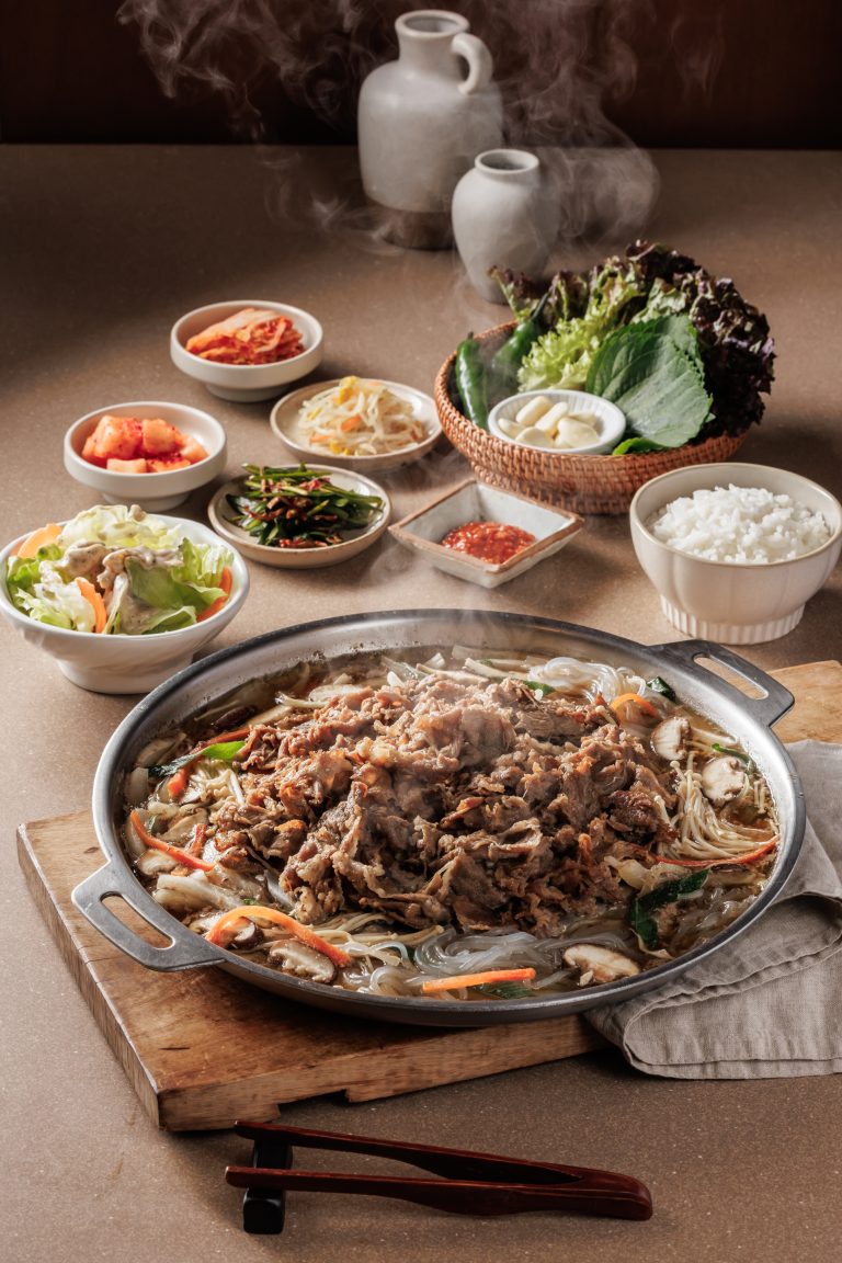 경주 첨성로 백년손님, 숯불 향 입힌 석쇠백반정식과 된장찌개 구성