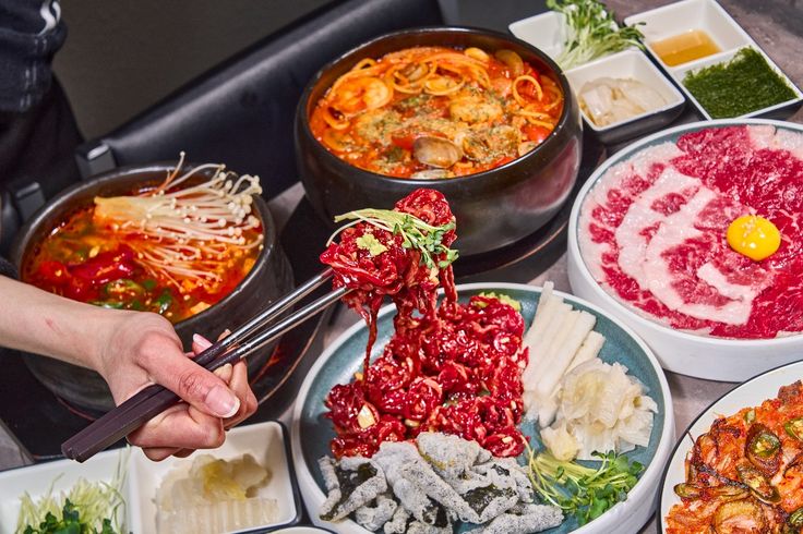 마포구 나루, 공덕역 연결된 한식 뷔페에서 전가복과 광어 지느러미 초밥을 즐길 수 있는 곳