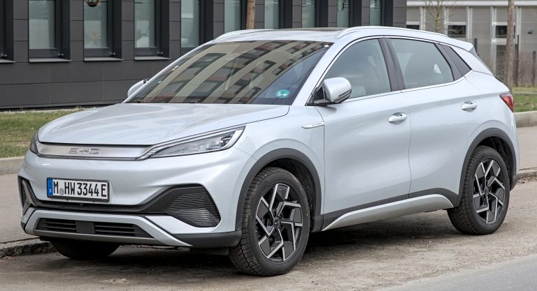 BYD, 파리모터쇼서 9분 완속 충전 기술 적용한 7인승 SUV ‘아토 8’ 공개
