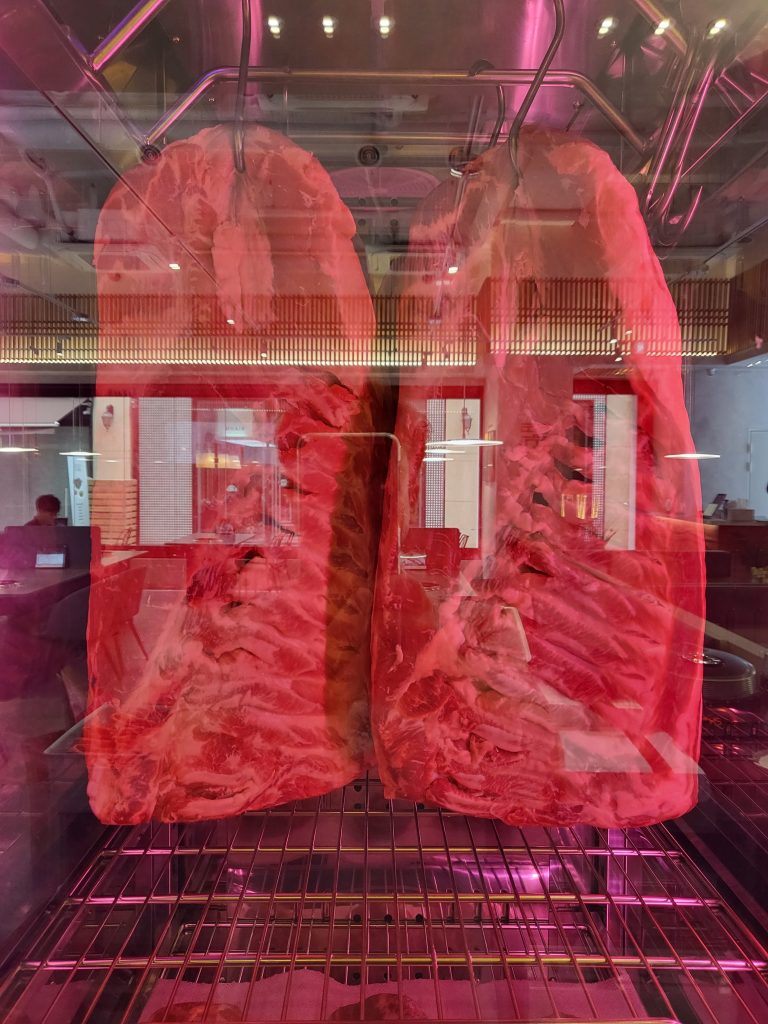 한돈곳간 분당정자점, 교차 숙성 돼지고기 직원이 직접 구워주는 고깃집